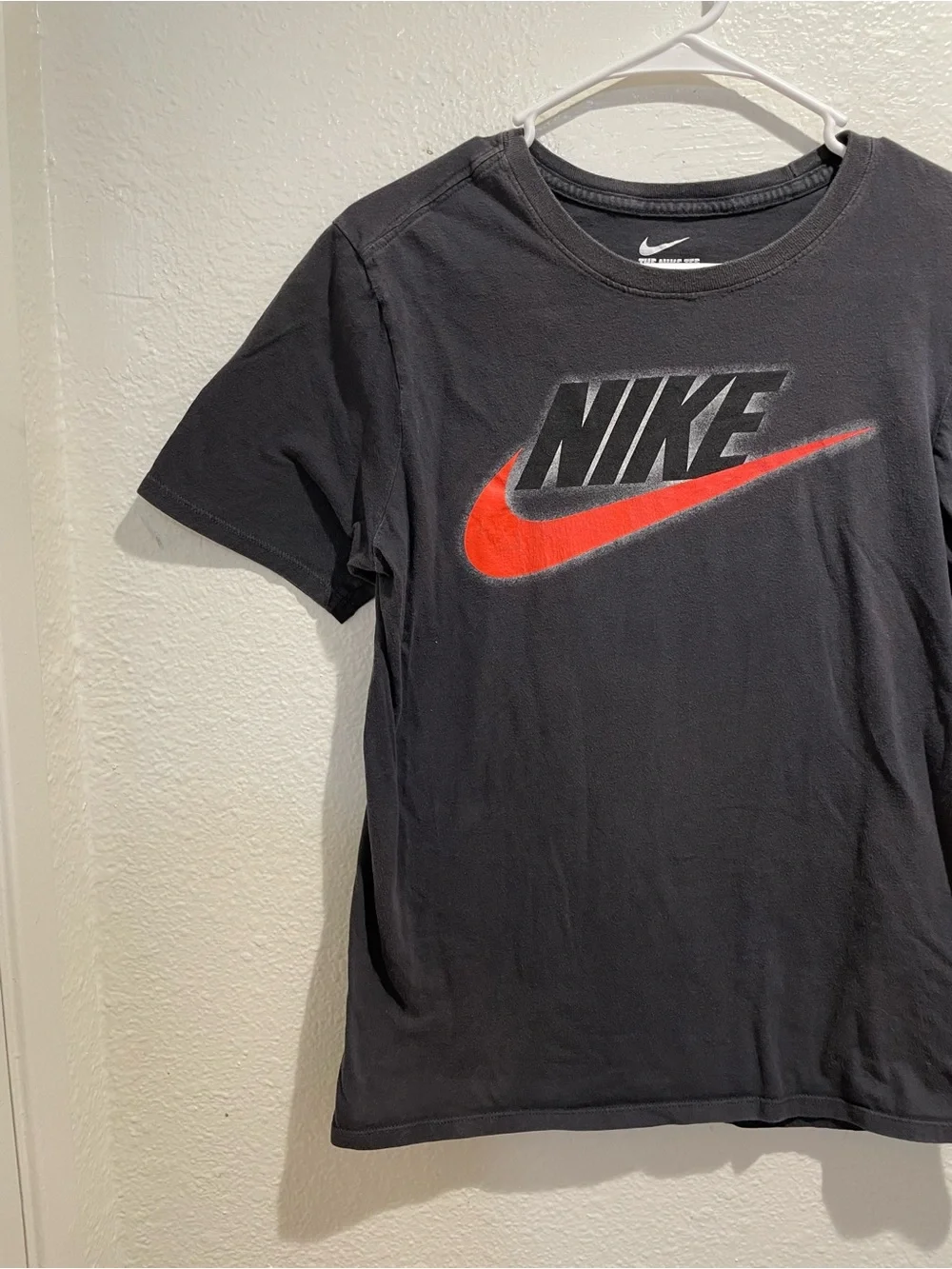 Nike Graphic T Shirt Mens Small Black Neon Orange Swoosh Spell Out Tee